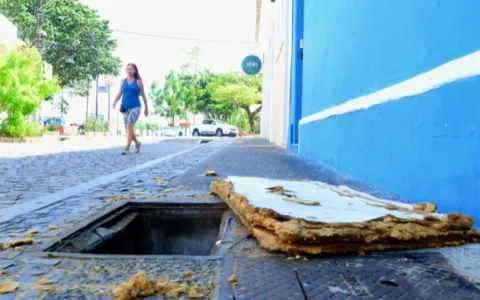 Moradores denunciam presença de buraco no Centro Histórico de Salvador